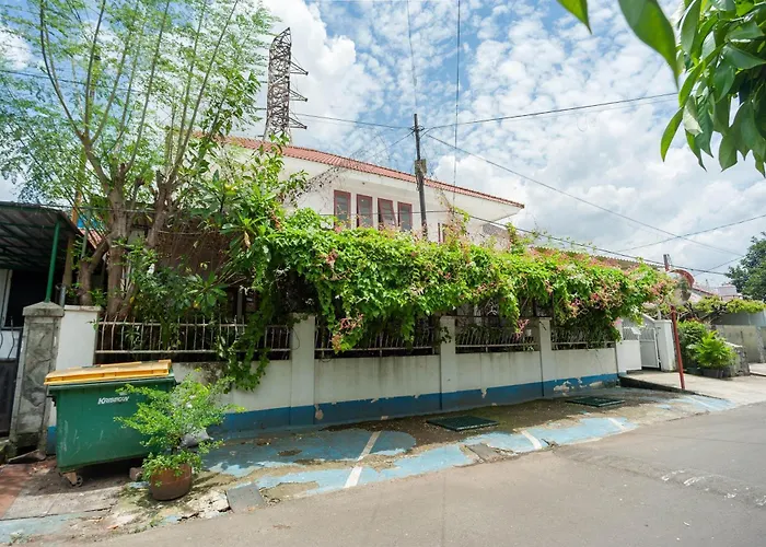 OYO 1941 Aaa Residence Syariah Jakarta