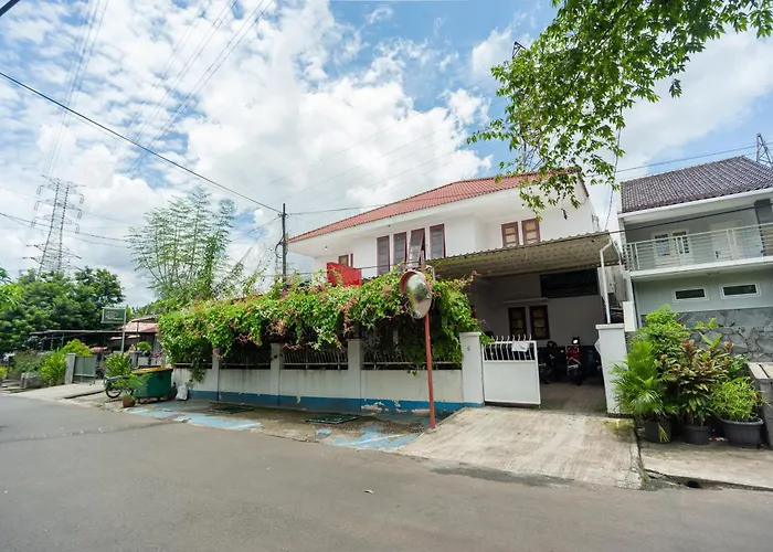 OYO 1941 Aaa Residence Syariah Jakarta